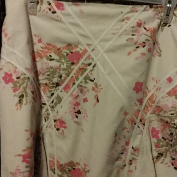 Venezia Skirt with flowers - Picture 2 of 7